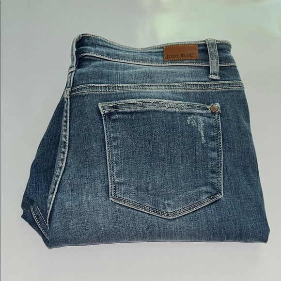 Judy Blue Relaxed Fit Size 7/28 - Picture 3 of 16
